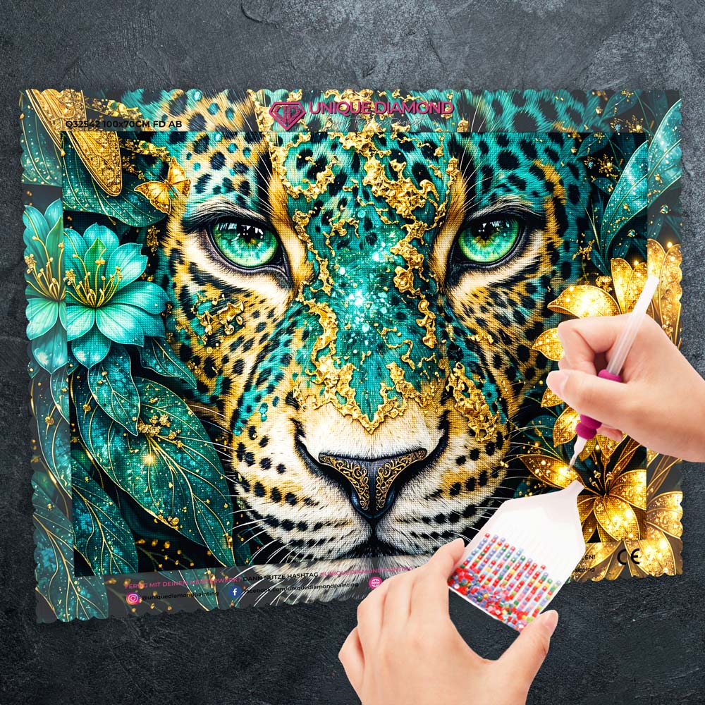5D Diamond Painting – Emerald Leopard Majesty