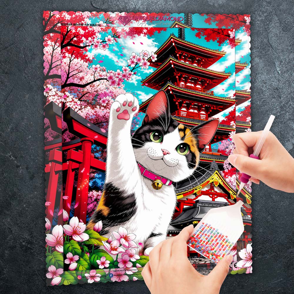 5D Diamond Painting – Glückskatze vor Sakura-Tempel