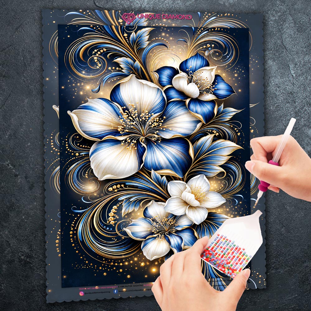 5D Diamond Painting – Saphirblüten im Goldenen Licht