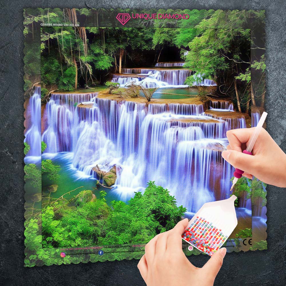 5D Diamond Painting - Wasserfall im Wald Unique-Diamond